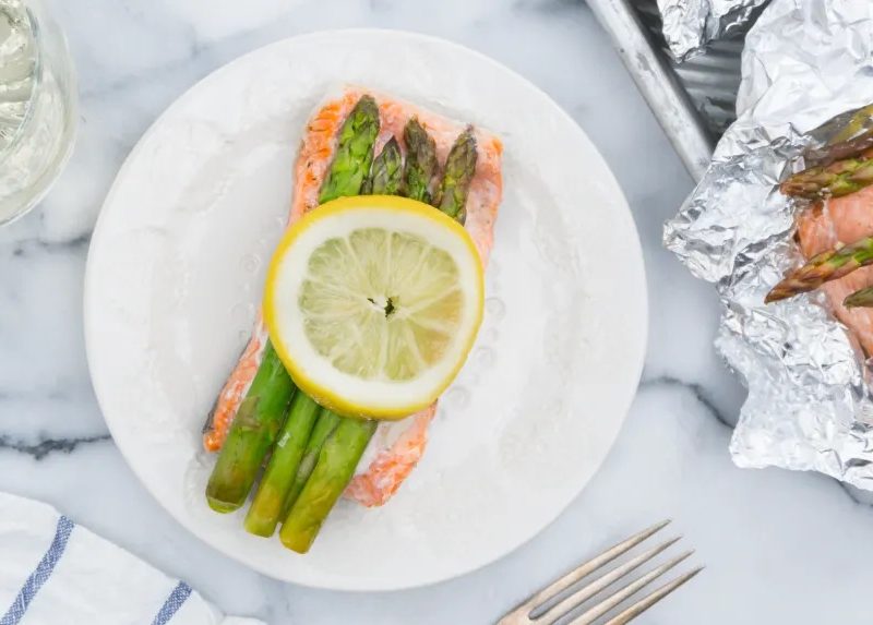 Baked-Salmon-and-Asparagus-Foil-Packets