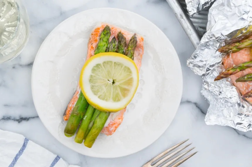 Baked-Salmon-and-Asparagus-Foil-Packets