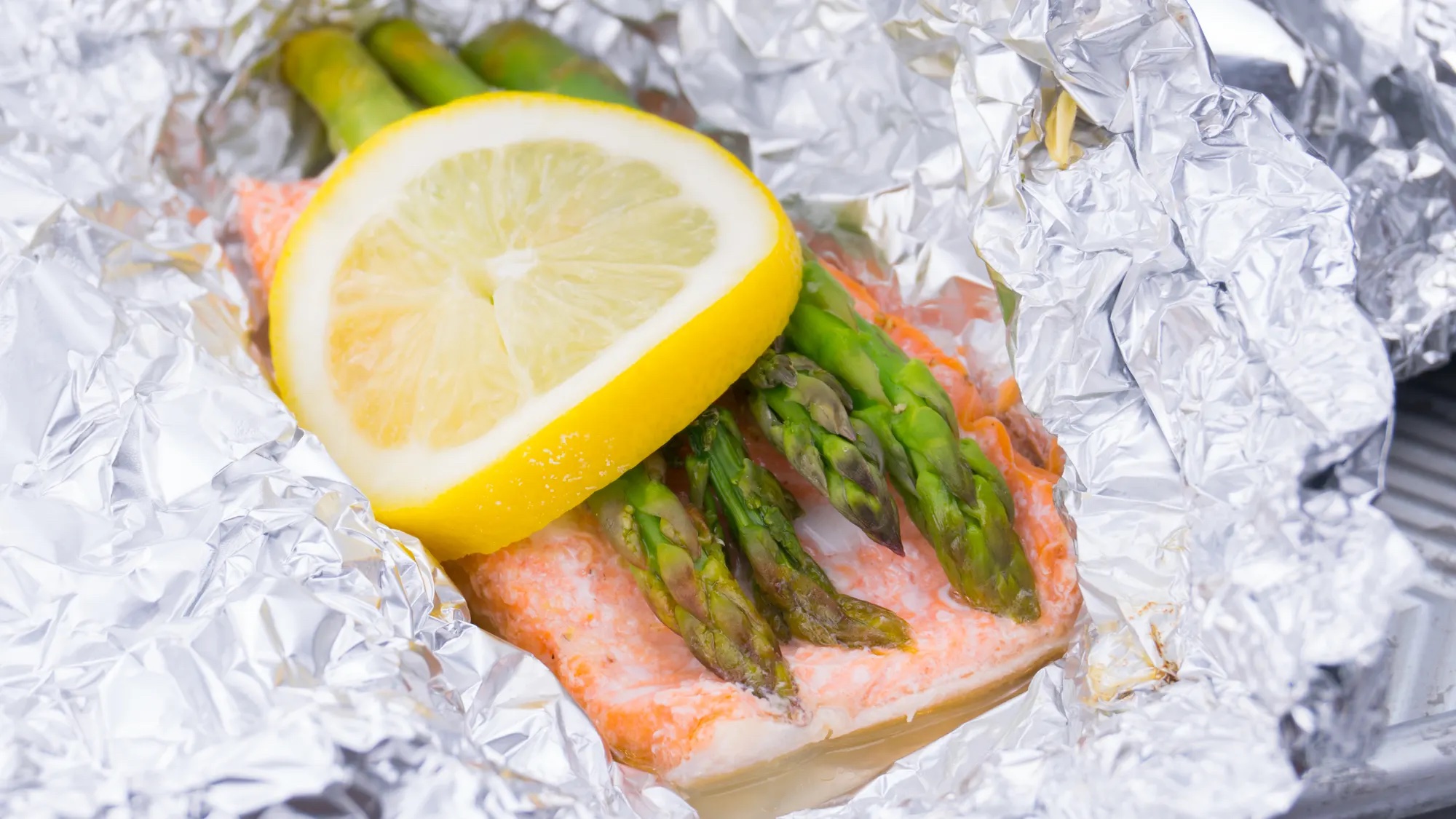 Baked-Salmon-and-Asparagus-Foil-Packets